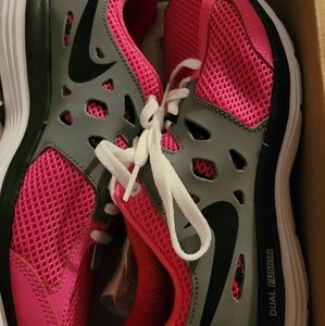 BRAND NEW IN BOX. Nike Dual Fusion Lite